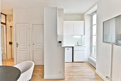 Cuisine ou kitchenette dans l'établissement Élégant appartement 2 chambres - Luxembourg