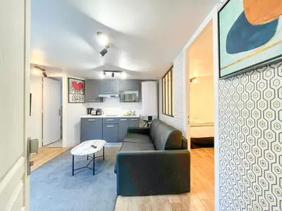 Cuisine ou kitchenette dans l'établissement Appartement 10 - Paris Faubourg Bail Mobilité