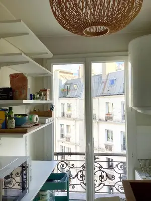 Cuisine ou kitchenette dans l'établissement 2 rooms, close to Montmartre, light and quiet