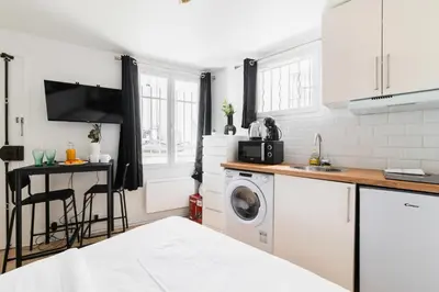 Cuisine ou kitchenette dans l'établissement Studio cosy refait a neuf Maris paris 3 - 2P