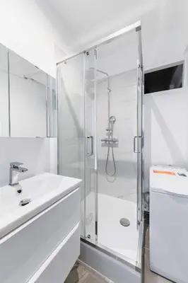 Salle de bains dans l'établissement Studio elegant sacre coeur metro anvers - Paris 18 -2P