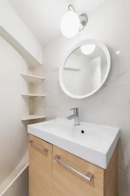 Salle de bains dans l'établissement 2 pieces confortable metro duroc - Paris 6 -4p