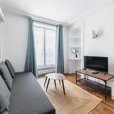 2 pieces confortable metro duroc - Paris 6 -4p