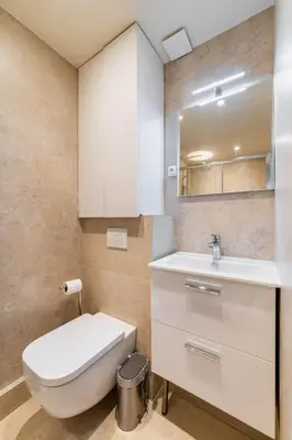 Salle de bains dans l'établissement Studio refait a neuf ile saint louis Paris 4 - 2P