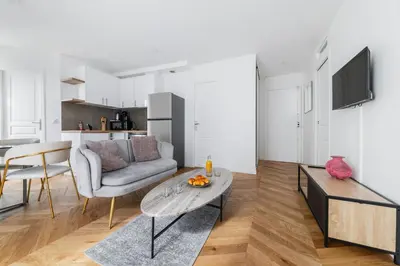 Télévision ou salle de divertissement dans l'établissement 3 pieces 55m2 proche metro - Paris 15 - 4P