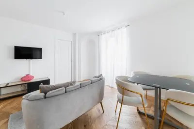 Télévision ou salle de divertissement dans l'établissement 3 pieces 55m2 proche metro - Paris 15 - 4P