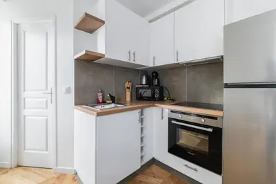 Cuisine ou kitchenette dans l'établissement 3 pieces 55m2 proche metro - Paris 15 - 4P