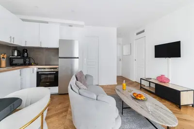 Cuisine ou kitchenette dans l'établissement 3 pieces 55m2 proche metro - Paris 15 - 4P