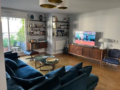 Télévision ou salle de divertissement dans l'établissement Chez l habitant chambre et salle de bains autonomes