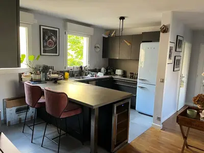 Cuisine ou kitchenette dans l'établissement Chez l habitant chambre et salle de bains autonomes