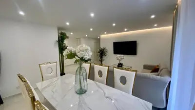 Télévision ou salle de divertissement dans l'établissement Appartement La Défense 10P