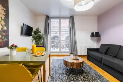 Coin salon dans l'établissement Appartement Spacieux Face aux Jardins des plantes