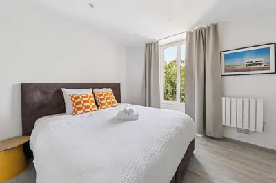 Un ou plusieurs lits dans un hébergement de l'établissement Charmant appt 1BR 2P Neuilly-sur-Seine