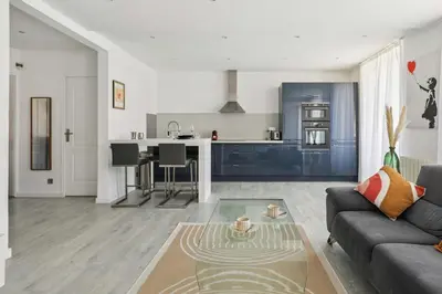 Cuisine ou kitchenette dans l'établissement Charmant appt 1BR 2P Neuilly-sur-Seine