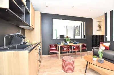 Cuisine ou kitchenette dans l'établissement Cosy appartment 1BR 4P Place des Vosges