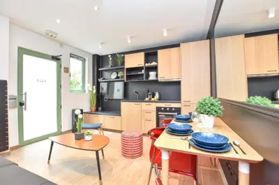 Cuisine ou kitchenette dans l'établissement Cosy appartment 1BR 4P Place des Vosges