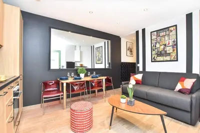 Coin salon dans l'établissement Cosy appartment 1BR 4P Place des Vosges