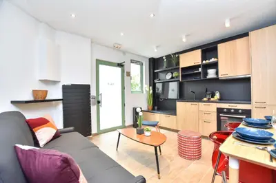 Cuisine ou kitchenette dans l'établissement Cosy appartment 1BR 4P Place des Vosges