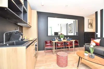 Cuisine ou kitchenette dans l'établissement Cosy appartment 1BR 4P Place des Vosges