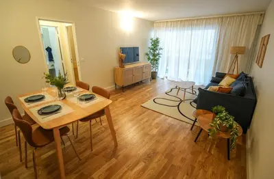 Télévision ou salle de divertissement dans l'établissement Cozy apartment in Paris 15 & Eiffel Tower