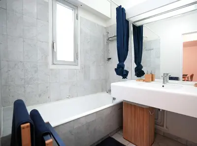 Salle de bains dans l'établissement Cozy apartment in Paris 15 & Eiffel Tower