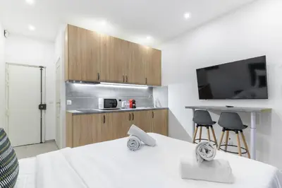 Cuisine ou kitchenette dans l'établissement Studio de charme au coeur des Batignolles
