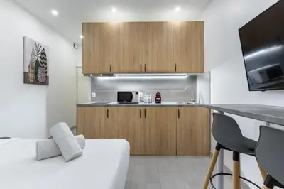 Cuisine ou kitchenette dans l'établissement Studio de charme au coeur des Batignolles