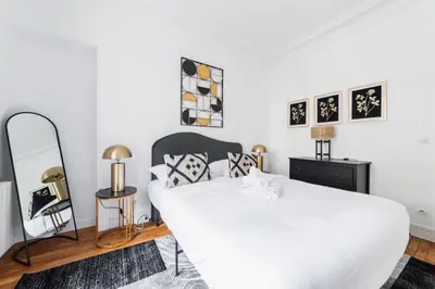 Un ou plusieurs lits dans un hébergement de l'établissement 2 pieces refait neuf centre paris - paris 19 - 4P