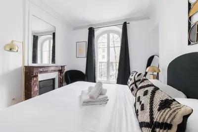 Un ou plusieurs lits dans un hébergement de l'établissement 2 pieces refait neuf centre paris - paris 19 - 4P