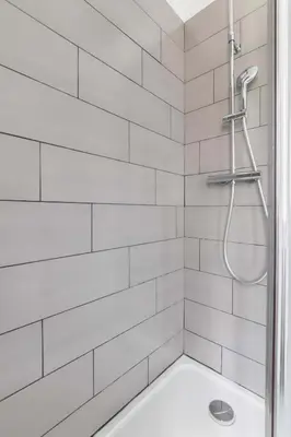 Salle de bains dans l'établissement 2 pieces refait neuf centre paris - paris 19 - 4P