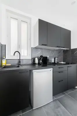 Cuisine ou kitchenette dans l'établissement 2 pieces refait neuf centre paris - paris 19 - 4P