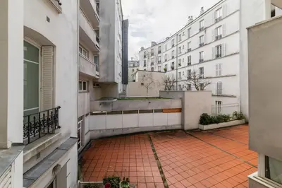 Balcon ou terrasse dans l'établissement Studio refait a neuf proche Metro - Paris 19 - 2P