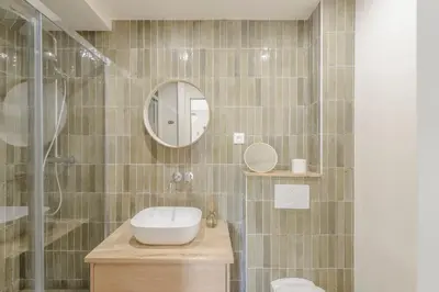 Salle de bains dans l'établissement Maison Alcôme - Elegant Artist's Residence with Private Garden