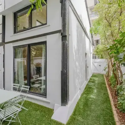 Maison Alcôme - Elegant Artist's Residence with Private Garden