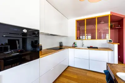 Cuisine ou kitchenette dans l'établissement GuestReady - Slow living near the park