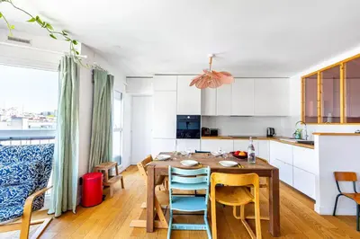 Cuisine ou kitchenette dans l'établissement GuestReady - Slow living near the park