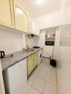 Cuisine ou kitchenette dans l'établissement Heart of Paris Apartment
