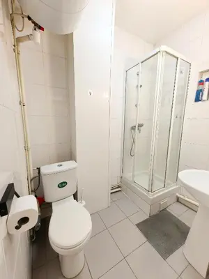 Salle de bains dans l'établissement Heart of Paris Apartment