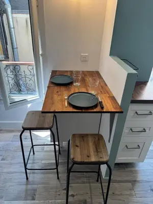 Cuisine ou kitchenette dans l'établissement Charmant T2 calme, à 15 min du cœur de Paris