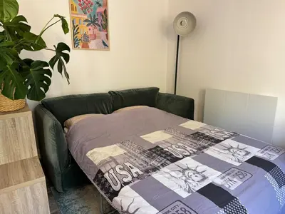 Un ou plusieurs lits dans un hébergement de l'établissement Charmant T2 calme, à 15 min du cœur de Paris