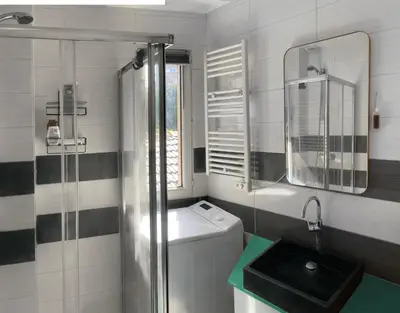 Salle de bains dans l'établissement appartement d'artiste