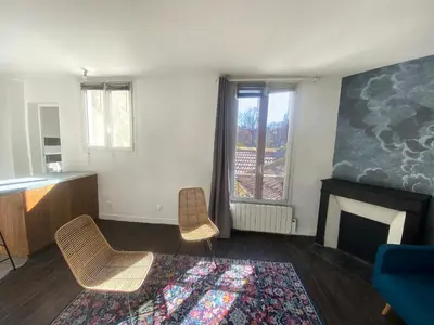Coin salon dans l'établissement appartement d'artiste