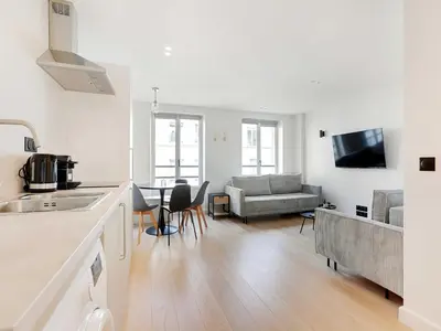 Cuisine ou kitchenette dans l'établissement Cosy apartment in Sentier