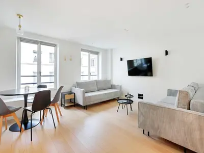 Télévision ou salle de divertissement dans l'établissement Cosy apartment in Sentier
