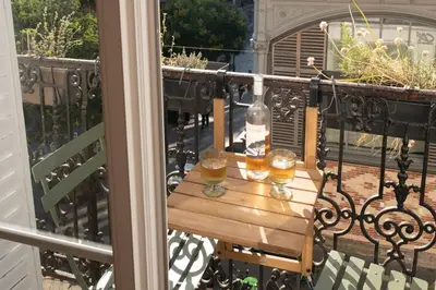 Boissons dans l'établissement Charming & bright apartment with rolling balcony