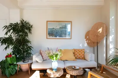 Coin salon dans l'établissement Charming & bright apartment with rolling balcony