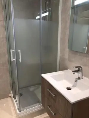 Salle de bains dans l'établissement Cozy appart 15Mn Champs-Élysées
