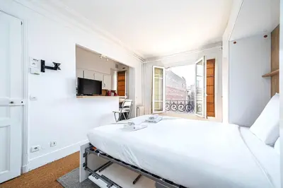 Un ou plusieurs lits dans un hébergement de l'établissement Studio cosy et équipé Paris 17 - II
