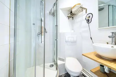 Salle de bains dans l'établissement Studio cosy et équipé Paris 17 - II
