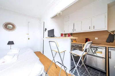 Cuisine ou kitchenette dans l'établissement Studio cosy et équipé Paris 17 - II